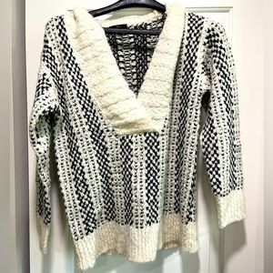 Navy & White Chunky Cozy Deep V Knit J. Crew Sweater Sz Small